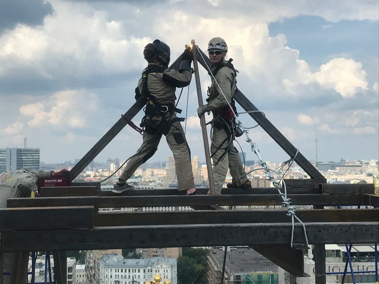 Поднимаем на новый уровень: как Rope Worker облегчает подъем тяжелых грузов RopeWorker5